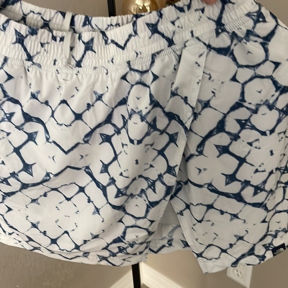 The North Face skirt with built-in short. Blue/Gray sz med. in NWOT tie waist - Picture 3 of 7